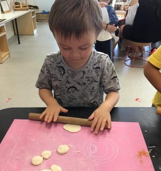 Tamariki-making-dumplings