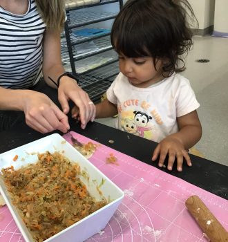 whānau-making-dumplings